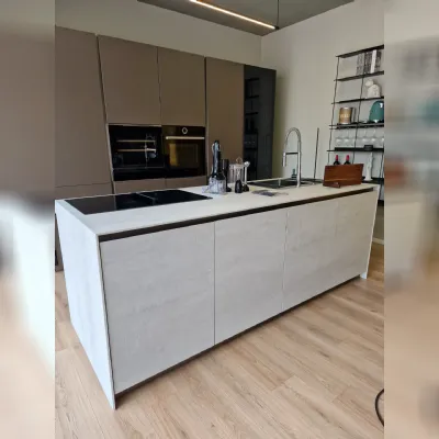 Cucina grigia design con isola Rho + skyline Armony scontata