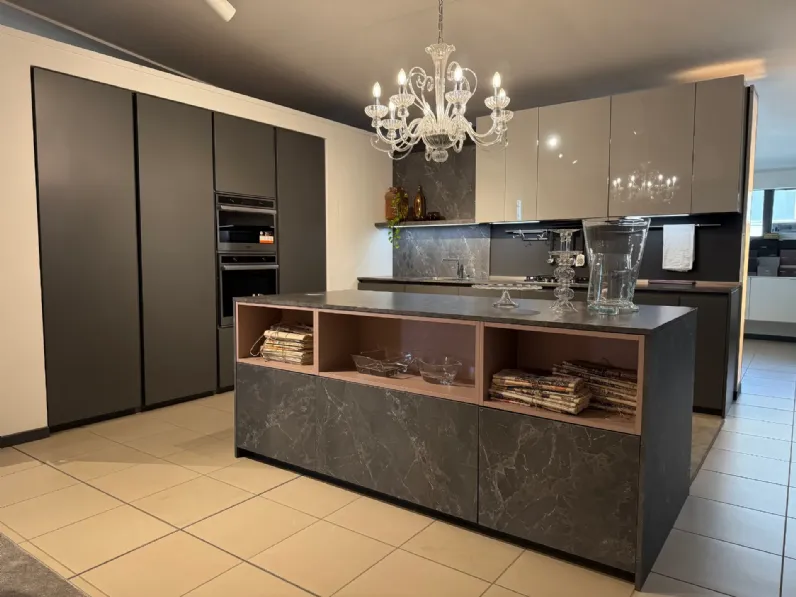 Cucina Arredo3 design con isola grigia in laccata opaco Time