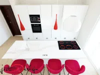 Cucina Line  design bianca Astra con isola scontata 47%