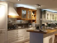 Cucina Pavese  classica bianca Veneta cucine con isola scontata 50%