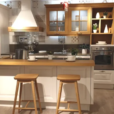 Cucina con isola classica bianca Veneta cucine Pavese  a soli 9900 Euro