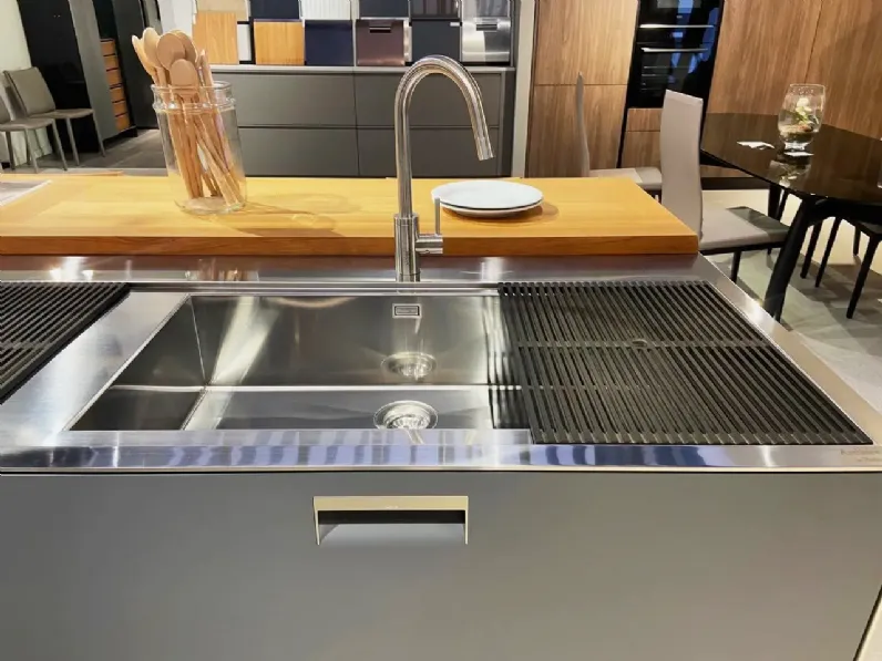 Cucina Arclinea moderna con isola altri colori in hpl Italia/convivium