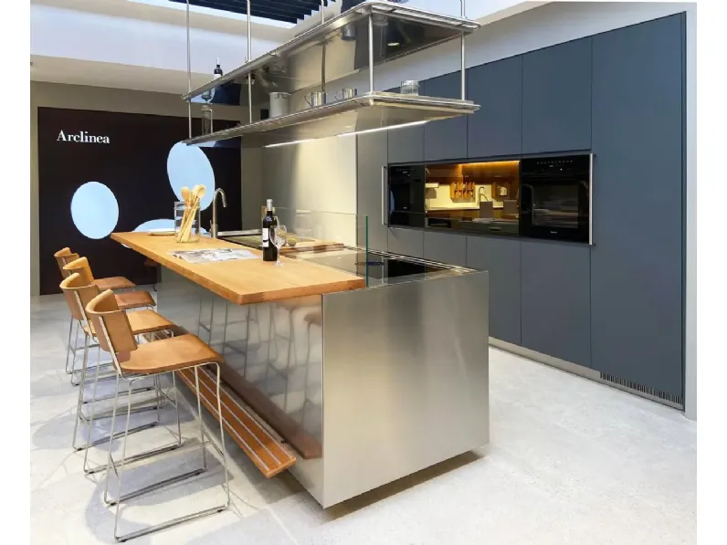 Cucina con isola in hpl modello Italia/convivium ad un prezzo riservato 
