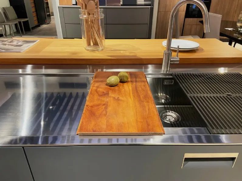 Cucina Arclinea moderna con isola altri colori in hpl Italia/convivium