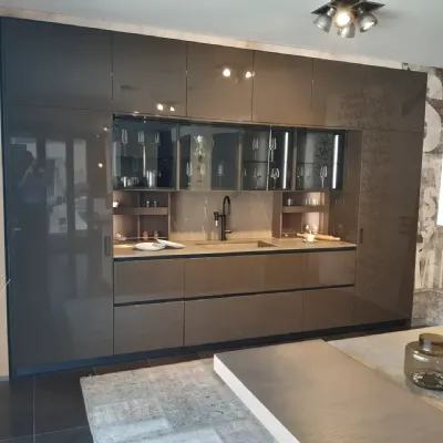 Cucina con isola in laccata lucido altri colori Logia l40 a prezzo ribassato