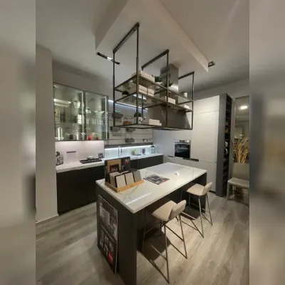 Cucina con isola in laccata opaco a prezzo scontato 40%