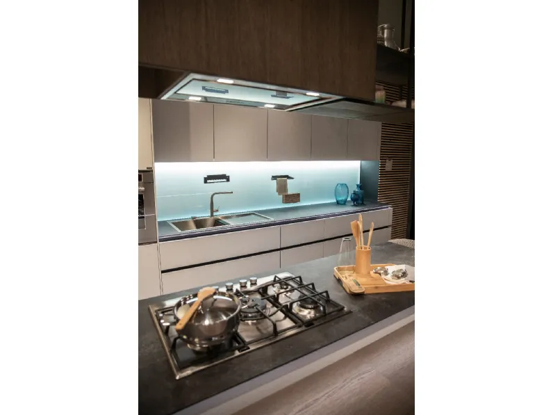 Cucina con isola in laccata opaco a prezzo ribassato 50%