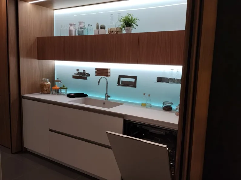 Cucina con isola in laccata opaco a prezzo scontato 53%