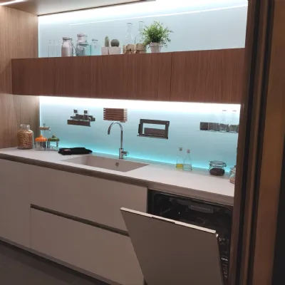 Cucina con isola in laccata opaco a prezzo scontato 53%