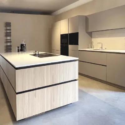 Cucina Logica moderna grigia Valdesign con isola scontata 55%