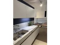 Cucina Arredo3 moderna con isola bianca in laminato materico Kal