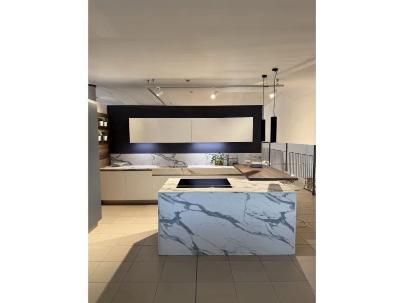 Cucina bianca moderna con isola Kal Arredo3 a soli 13391 Euro