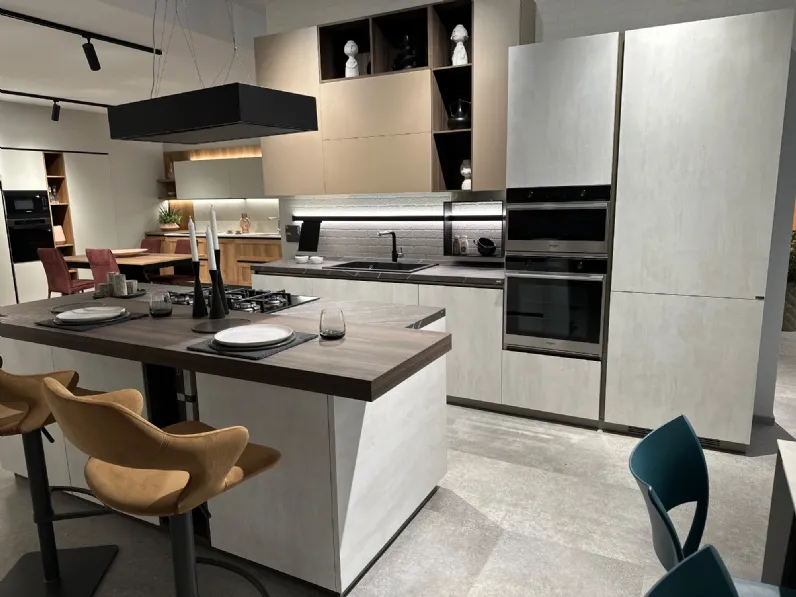 Cucina Mira moderna altri colori Scavolini con isola scontata 48%
