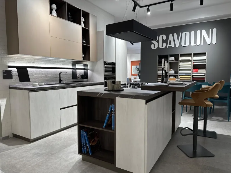 Cucina Mira moderna altri colori Scavolini con isola scontata 48%