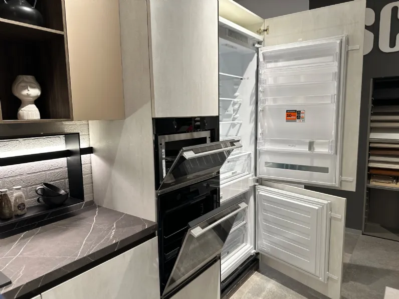 Cucina Mira moderna altri colori Scavolini con isola scontata 48%