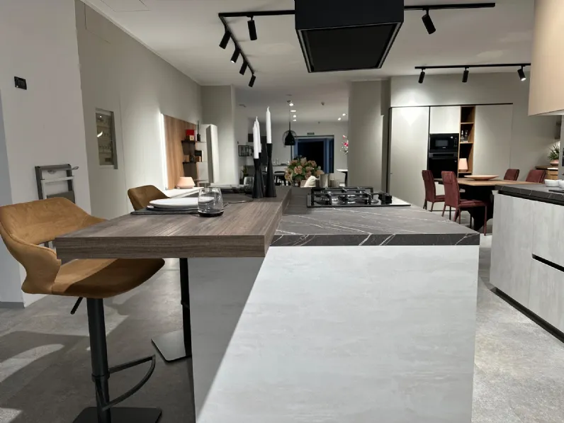 Cucina Mira moderna altri colori Scavolini con isola scontata 48%