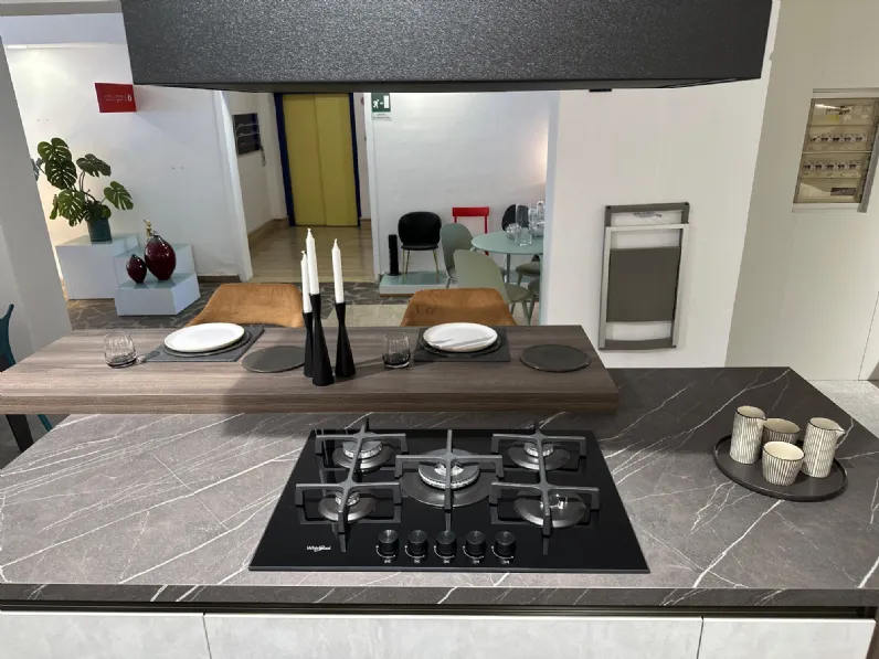 Cucina Mira moderna altri colori Scavolini con isola scontata 48%