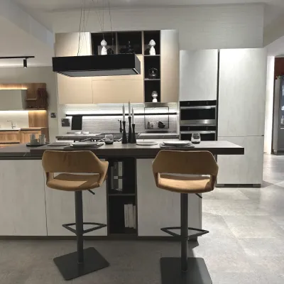 Cucina con isola in laminato materico a prezzo scontato 48%