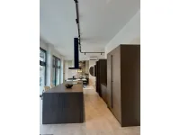 Cucina con isola in laminato materico rovere moro Aspen  a prezzo ribassato