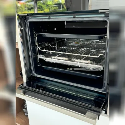 Cucina con isola in laminato opaco bianca Kal a prezzo scontato