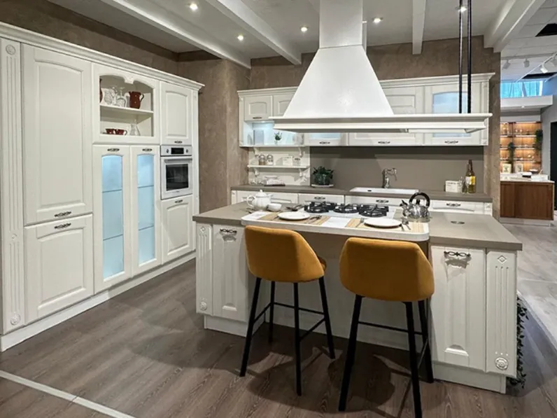 Cucina classica con isola Olimpia Mobilturi a prezzo ribassato
