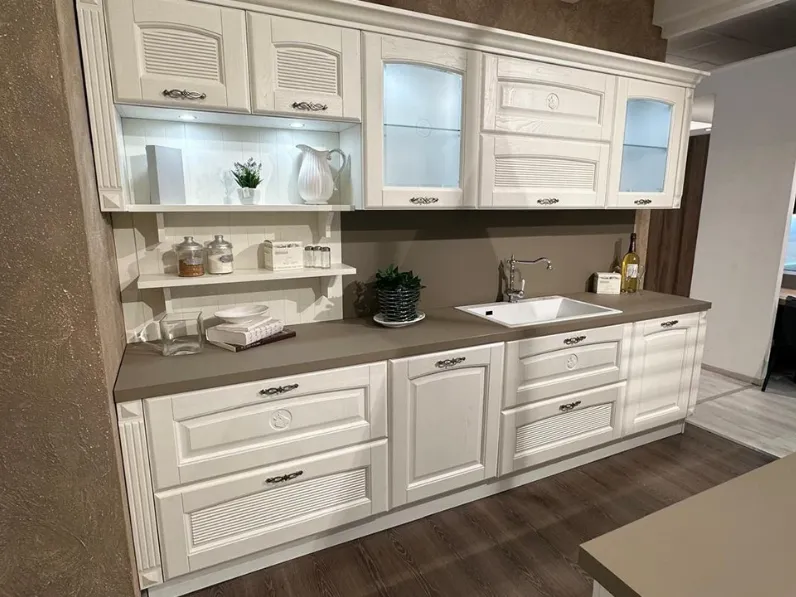Cucina classica con isola Olimpia Mobilturi a prezzo ribassato