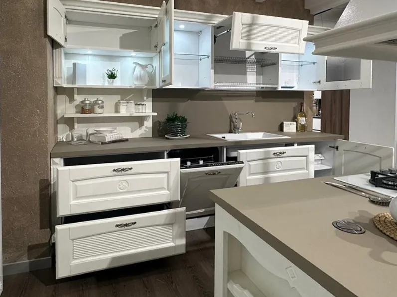 Cucina classica con isola Olimpia Mobilturi a prezzo ribassato