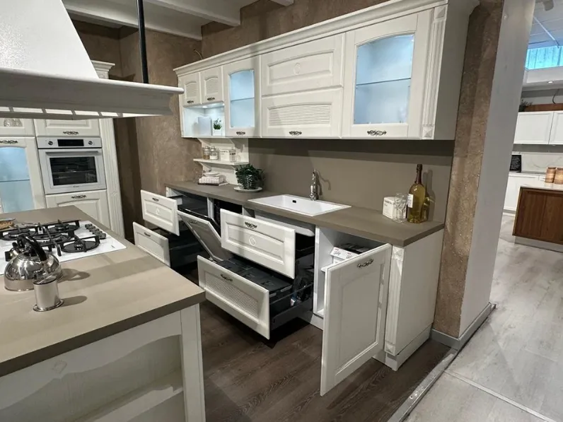 Cucina classica con isola Olimpia Mobilturi a prezzo ribassato