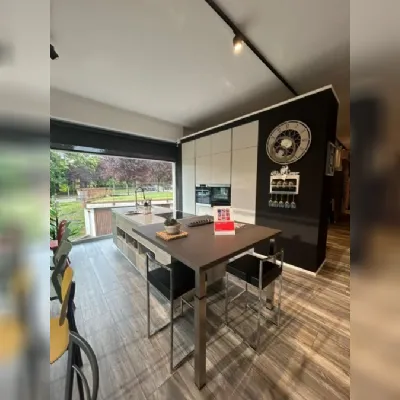 Cucina con isola in melaminico a prezzo scontato 67%
