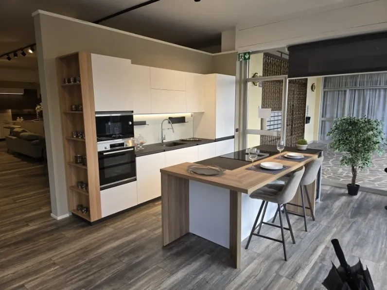 Cucina bianca moderna con isola Hera Prima cucine in Offerta Outlet