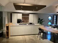 Cucina con isola in nobilitato tortora Metropolis a prezzo scontato
