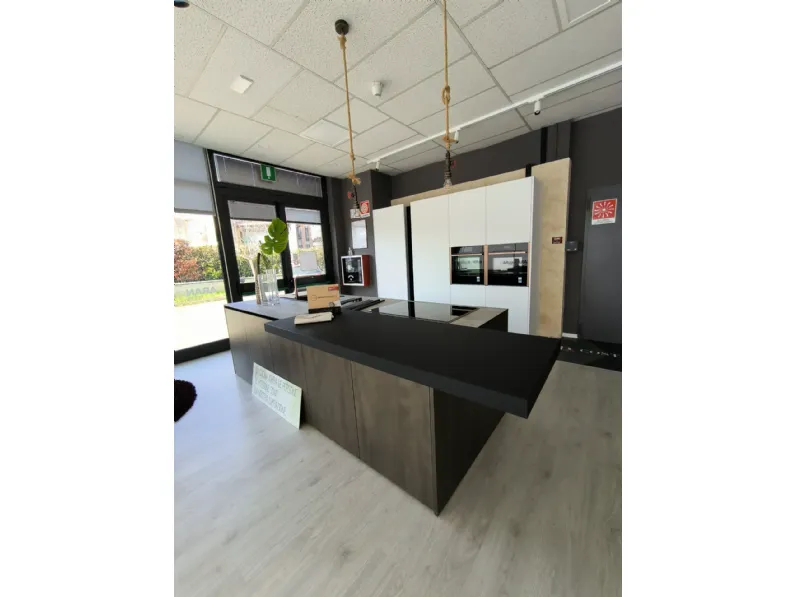 Cucina moderna con isola Lab13 Aran a prezzo ribassato