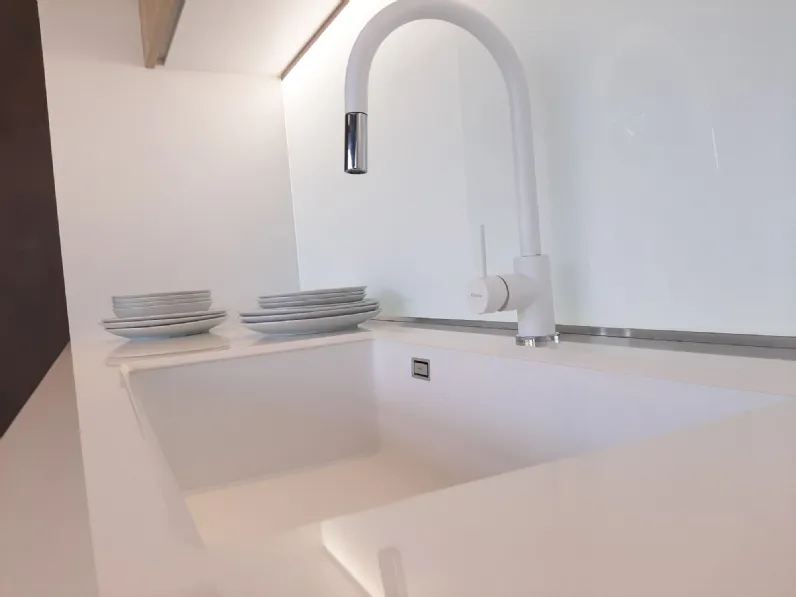 Cucina a prezzo ribassato con isola moderna Time monolaccato opaco Gentili group