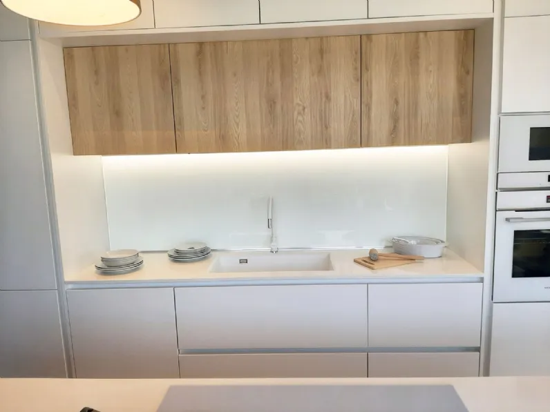 Cucina a prezzo ribassato con isola moderna Time monolaccato opaco Gentili group