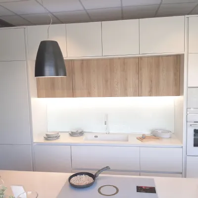 Cucina con isola moderna bianca Gentili group Time monolaccato opaco a soli 14800 Euro