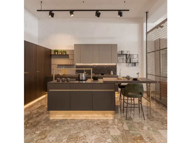 Cucina con isola moderna rovere moro Arredo3 Arredo3 kal� retta a soli 16000 Euro