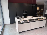 Cucina con isola in laminato opaco a prezzo ribassato 31%