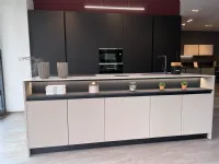 Cucina con isola in laminato opaco a prezzo ribassato 31%