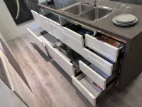 Cucina bianca moderna con isola Scenery Scavolini in Offerta Outlet