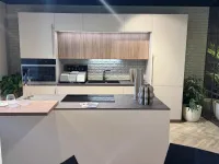 Cucina con isola in laminato materico tortora Metropolis a prezzo scontato