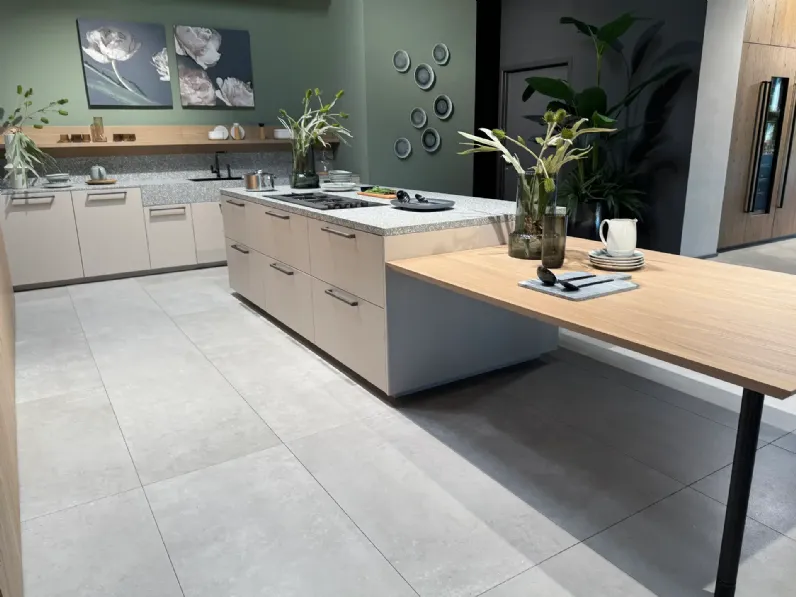 Cucina con isola in melaminico a prezzo scontato 51%