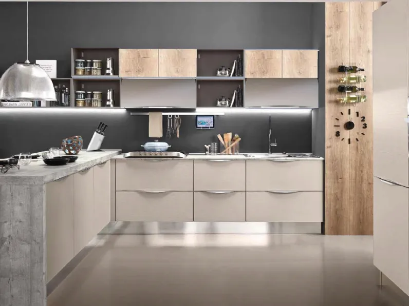 cucina moderna con penisola in grigio cemento 