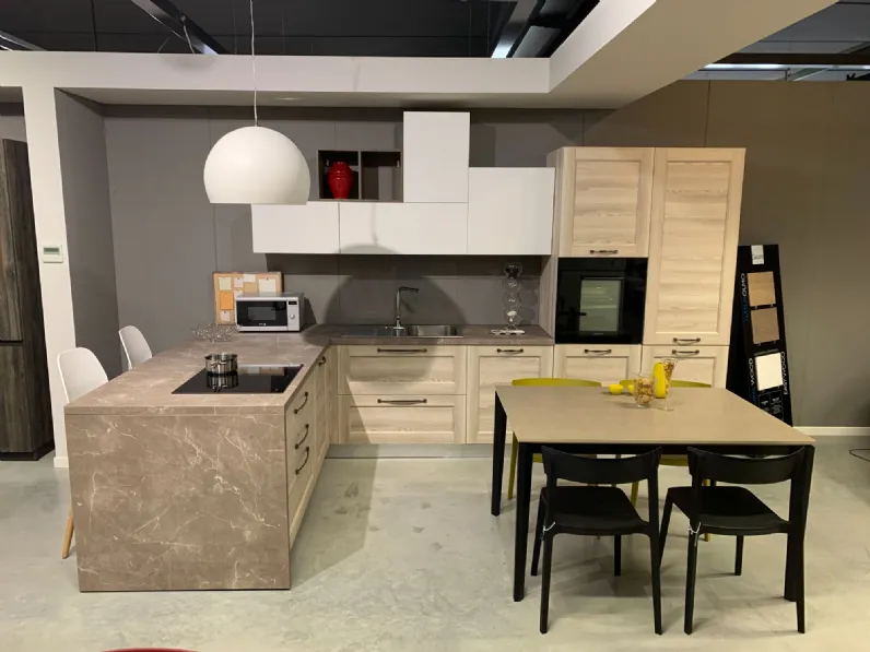 Cucina a prezzo ribassato con penisola classica Fiorella Arrex