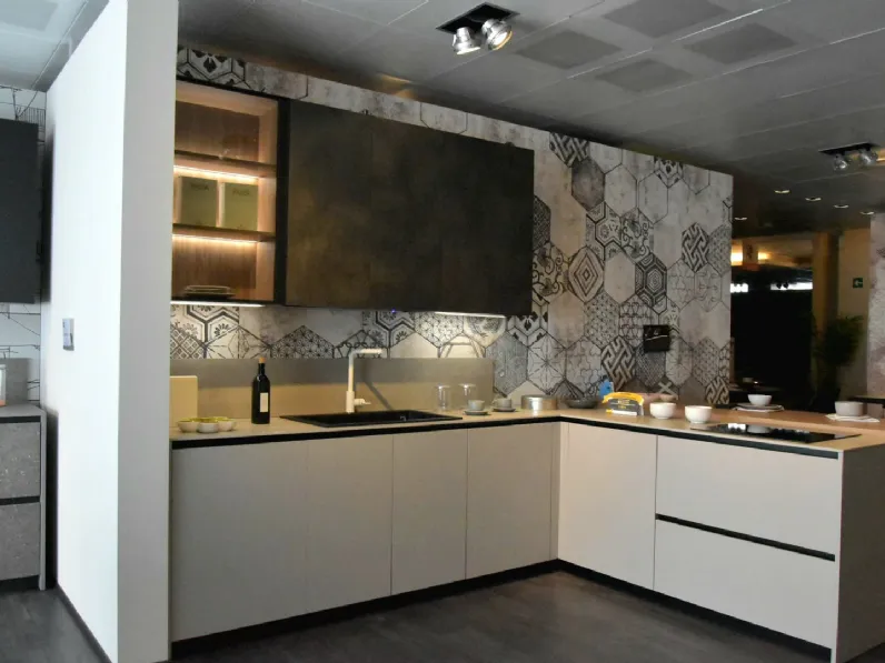 Cucina a prezzo ribassato con penisola design Miton  Miton
