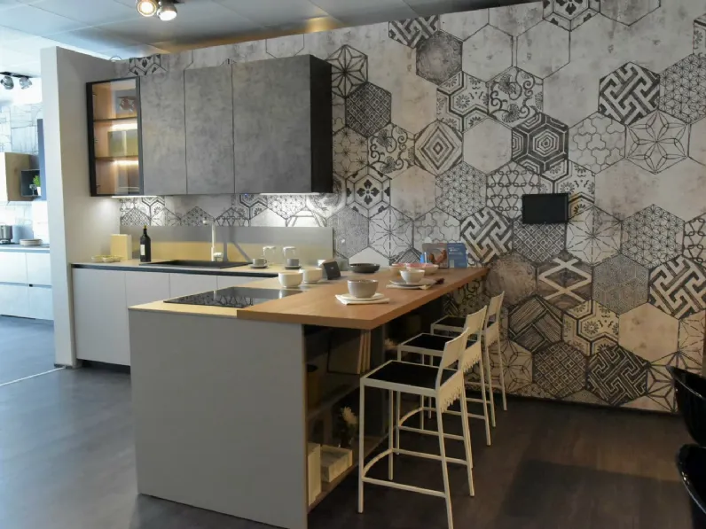Cucina a prezzo ribassato con penisola design Miton
