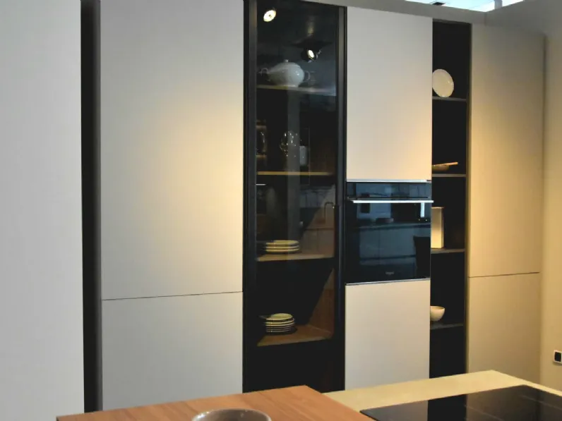 Cucina a prezzo ribassato con penisola design Miton