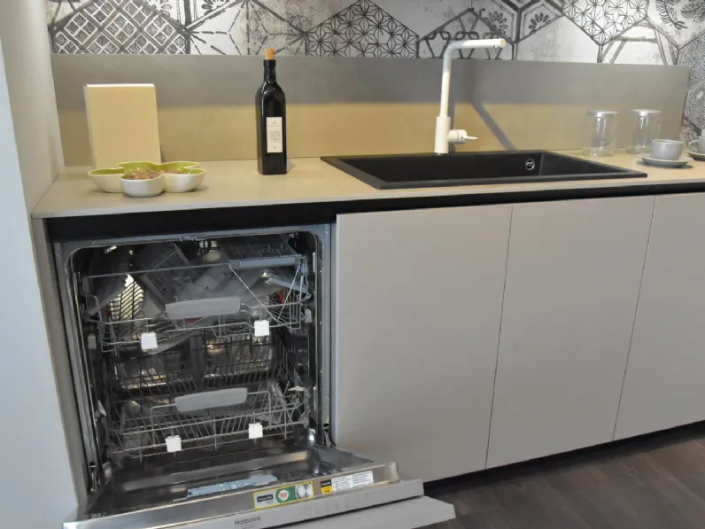 Cucina a prezzo ribassato con penisola design Miton