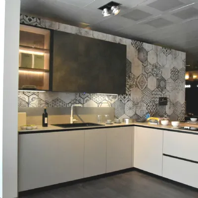 Cucina a prezzo ribassato con penisola design Miton  Miton