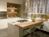 Cucina con penisola in laccata opaco a prezzo ribassato 40%