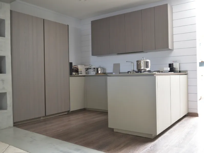 Cucina con penisola design Viva 6 Maistri cucine a prezzo ribassato